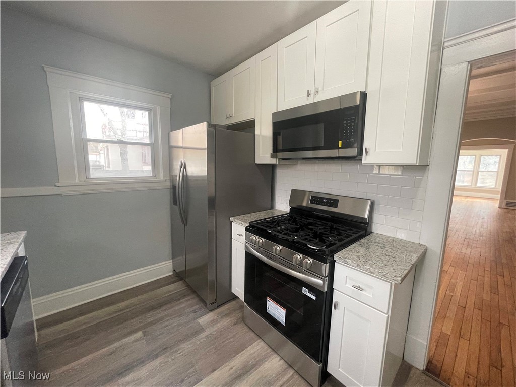 3235 Oak Road Cleveland, OH 44118 - Photo 12 of 47 LTV flooring