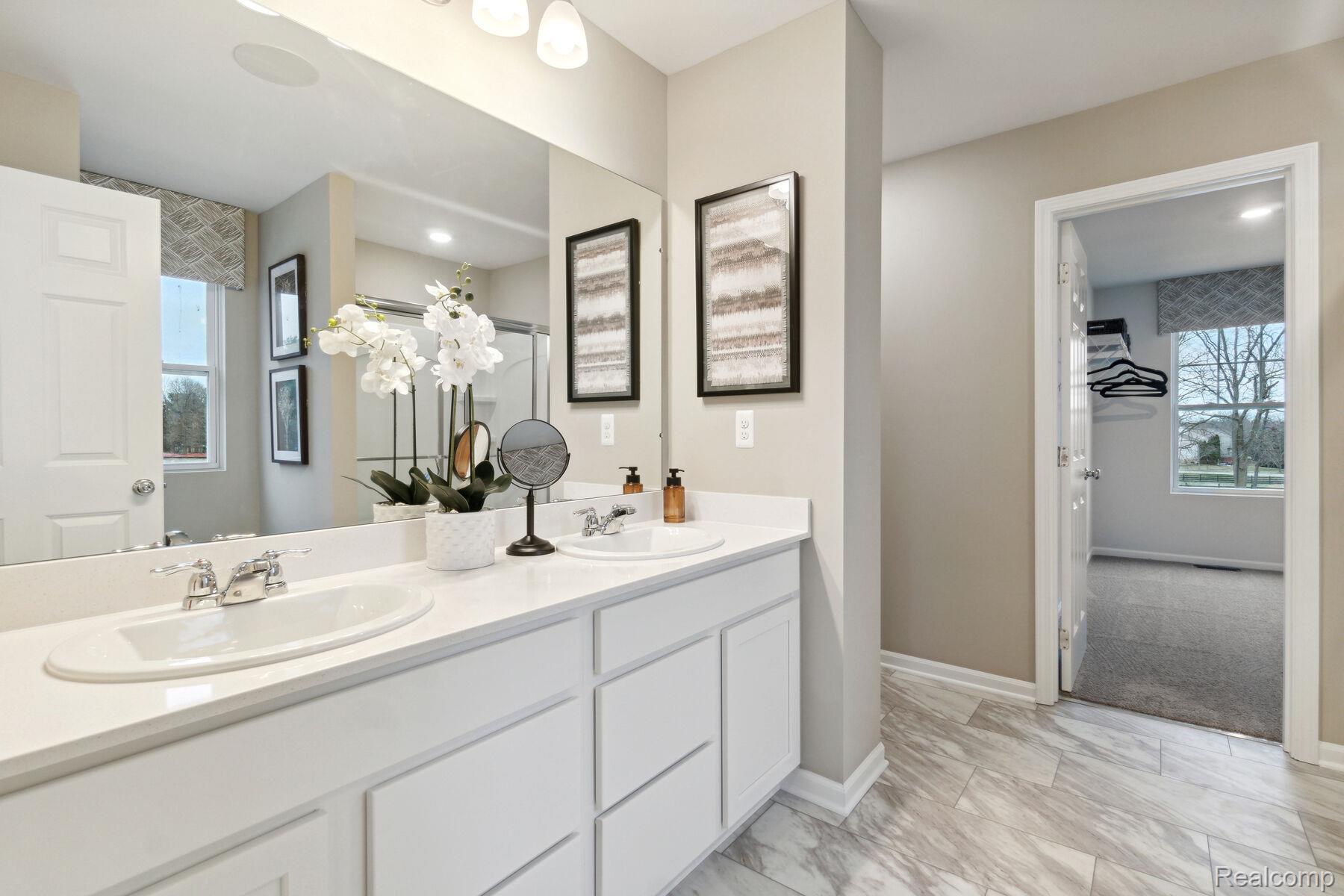 4124 Sedgeview Circle Howell, MI 48855 - Photo 15 of 22 14 Owner's Bathroom.jpg