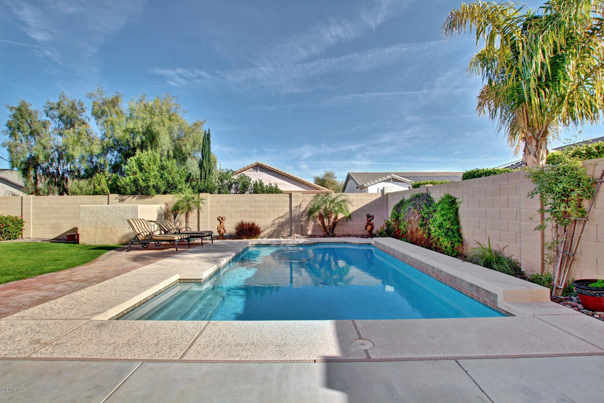 2010 West Carson Road Phoenix, AZ 85041 - Photo 1 of 12 aleberca4