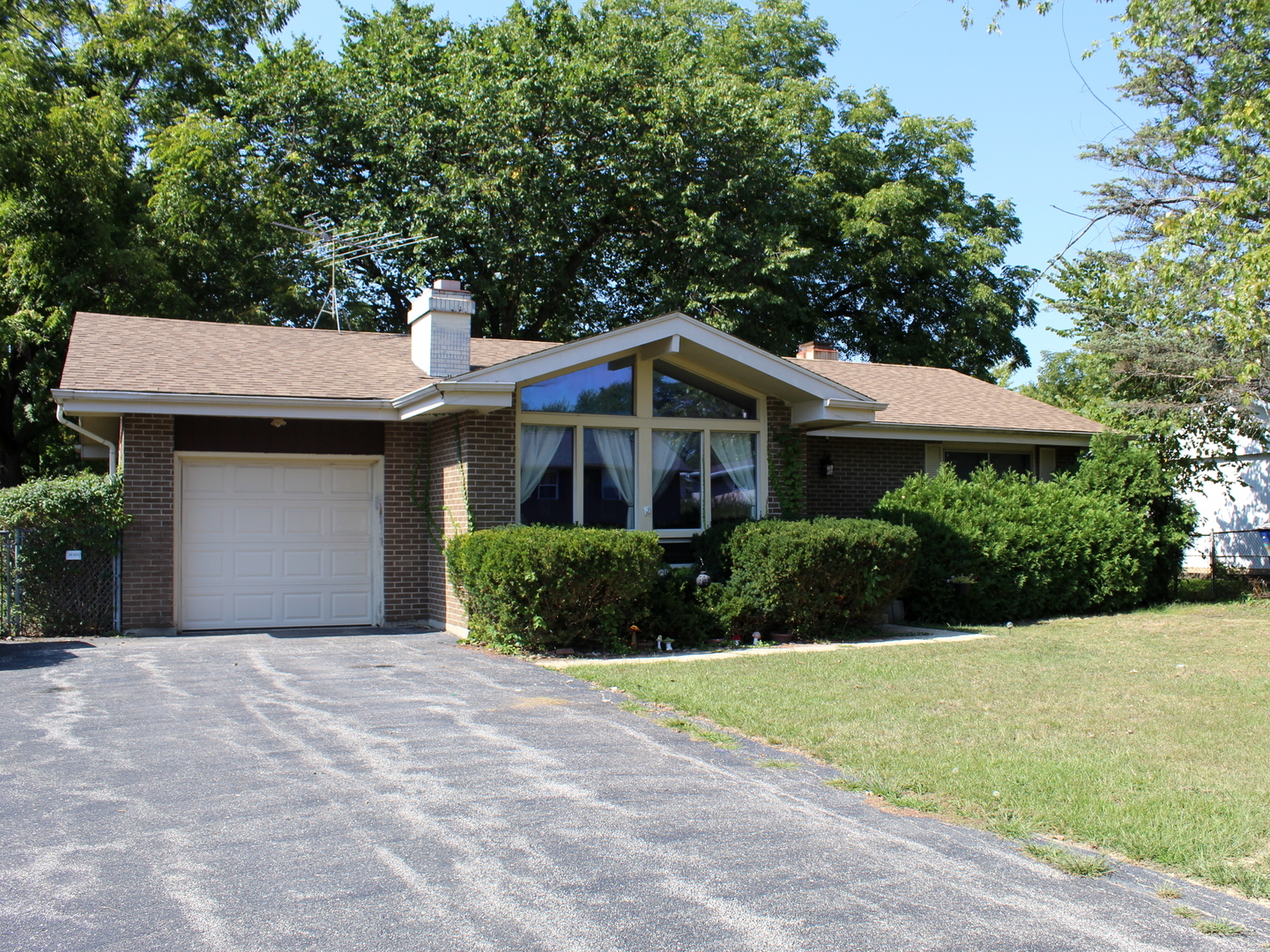 414 Northgate Road Lindenhurst, IL 60046 - Photo 2 of 22 a front view of a house with a yard and garage