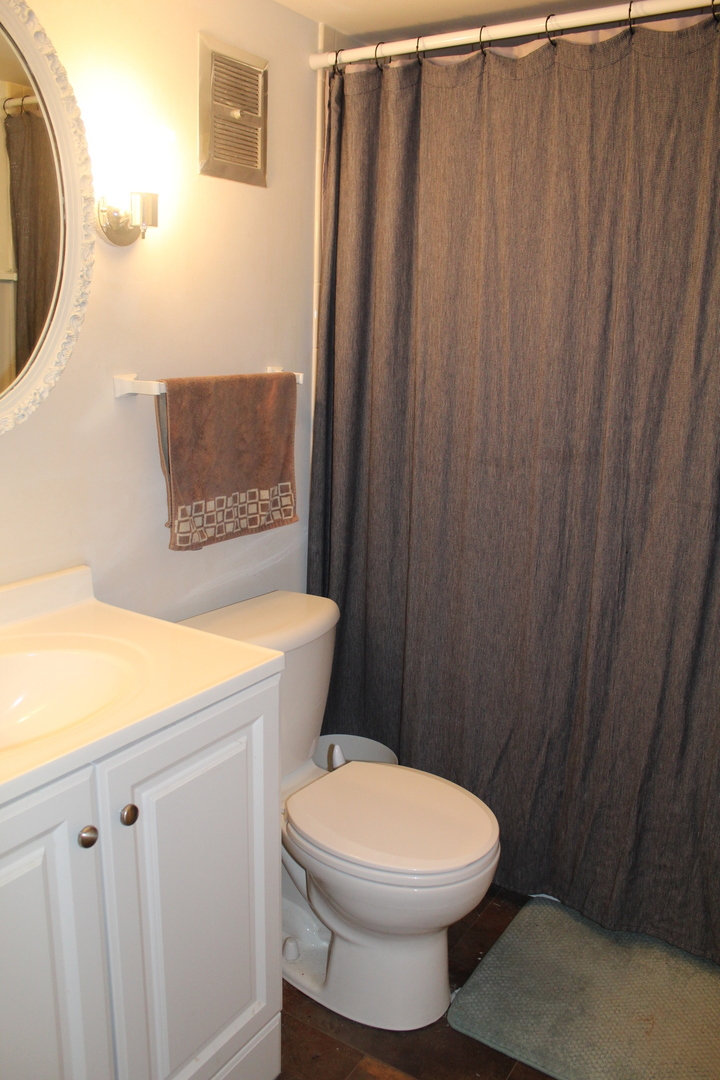 414 Northgate Road Lindenhurst, IL 60046 - Photo 20 of 22 a bathroom with a toilet and a shower curtain