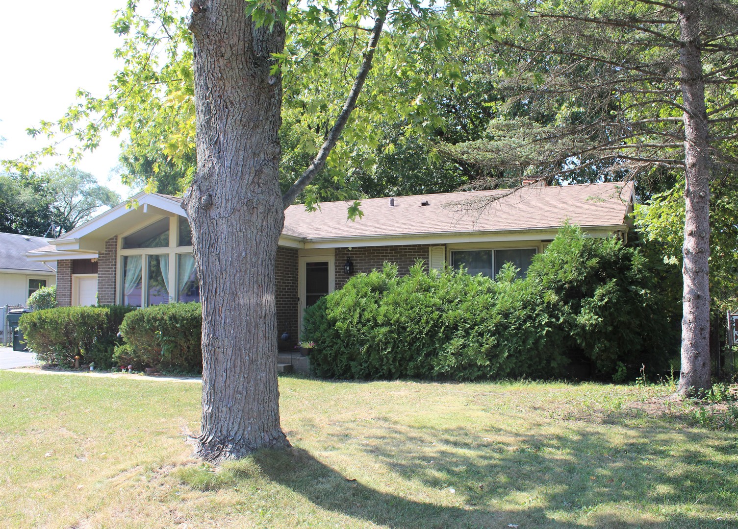 414 Northgate Road Lindenhurst, IL 60046 - Photo 3 of 22 a view of a house with a yard