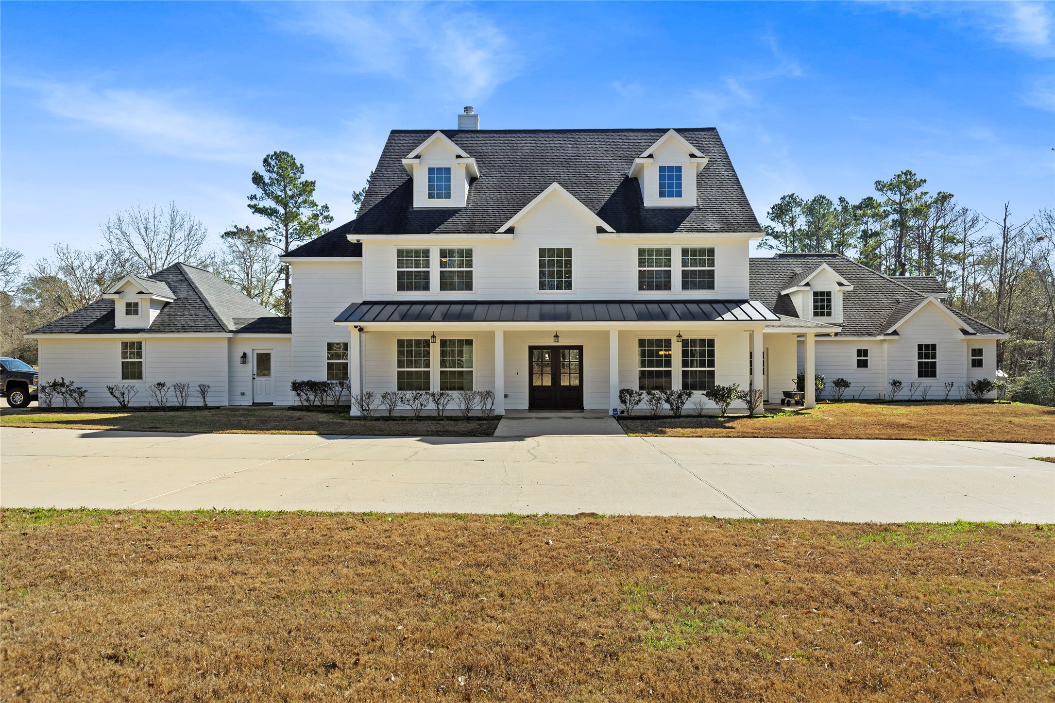 a front view of house with yard