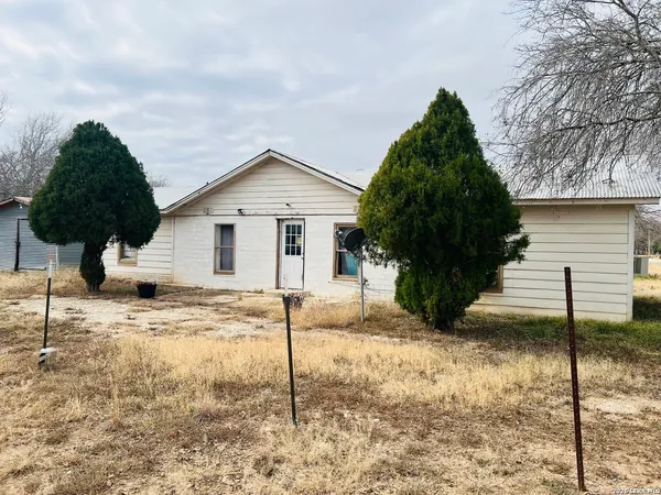 $90,000 | 817 El Paso Street, Sabinal, TX 78881