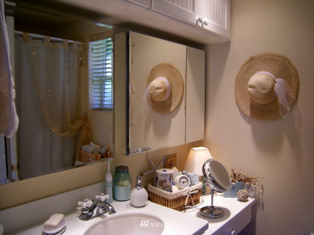 5132 East Grapeview Loop Road Allyn, WA 98524 - Photo 18 of 25 Gallery Image 18