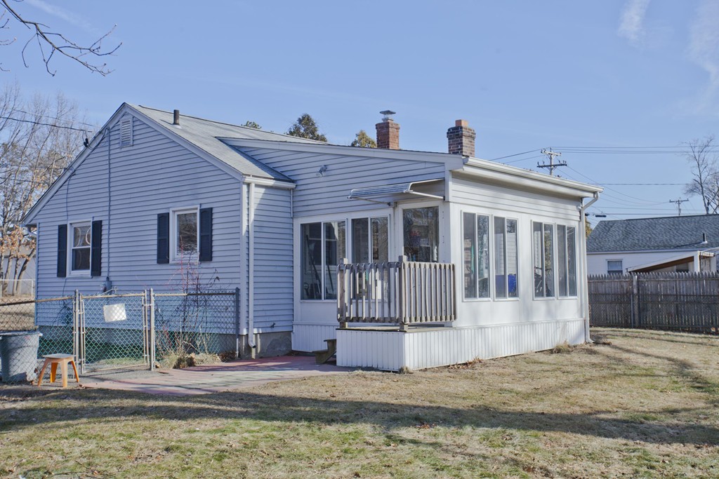 748 James Street Chicopee, MA 01020 - Photo 2 of 10 Gallery Image 2