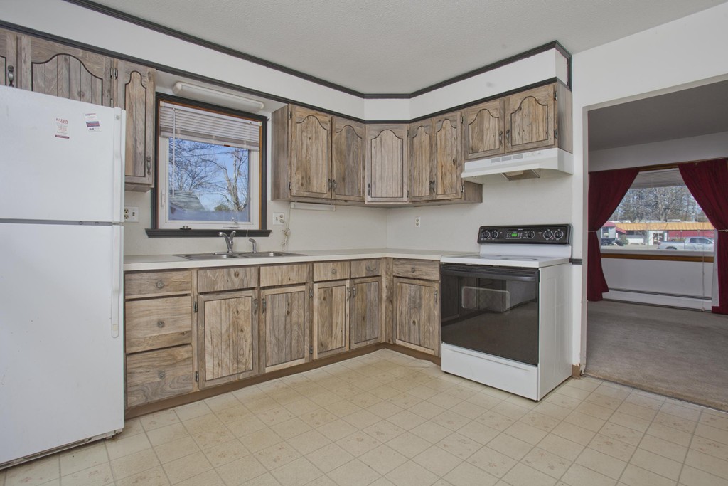 748 James Street Chicopee, MA 01020 - Photo 5 of 10 Gallery Image 5