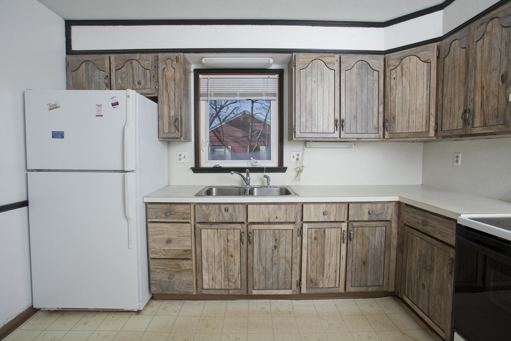 748 James Street Chicopee, MA 01020 - Photo 6 of 10 Gallery Image 6