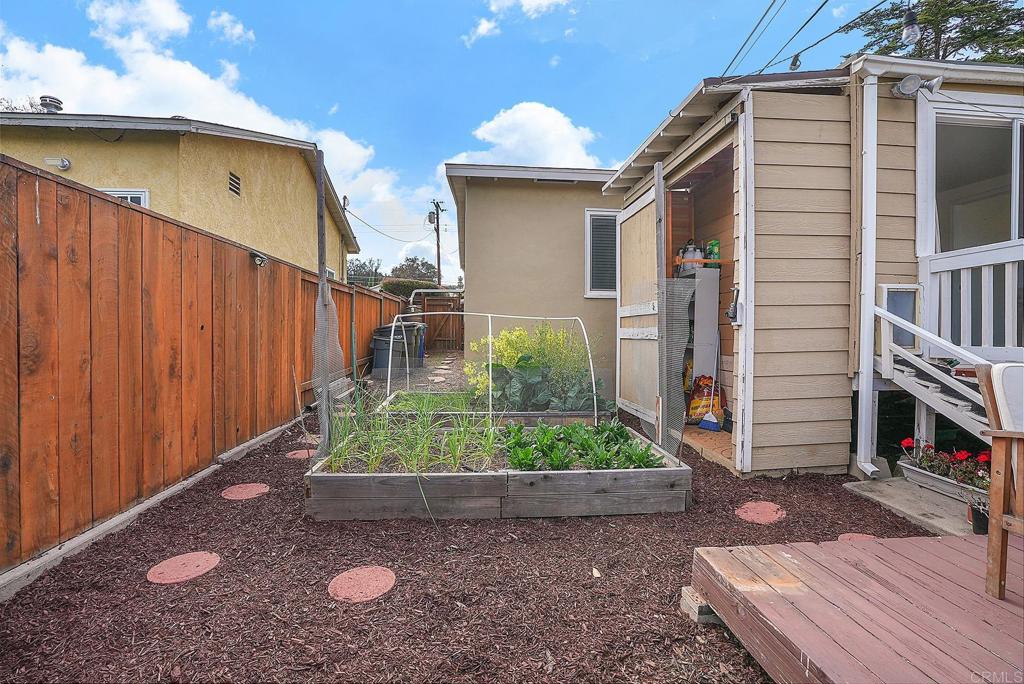 511 El Monte Road El Cajon, CA 92020 - Photo 7 of 30 a backyard of a house
