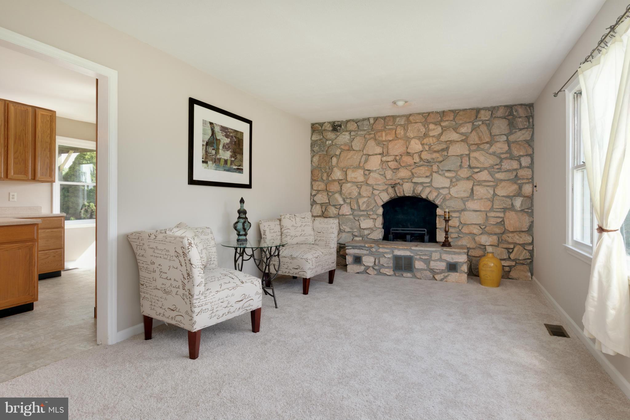6084 Old Bust Head Road Broad Run, VA 20137 - Photo 2 of 30 Living Room