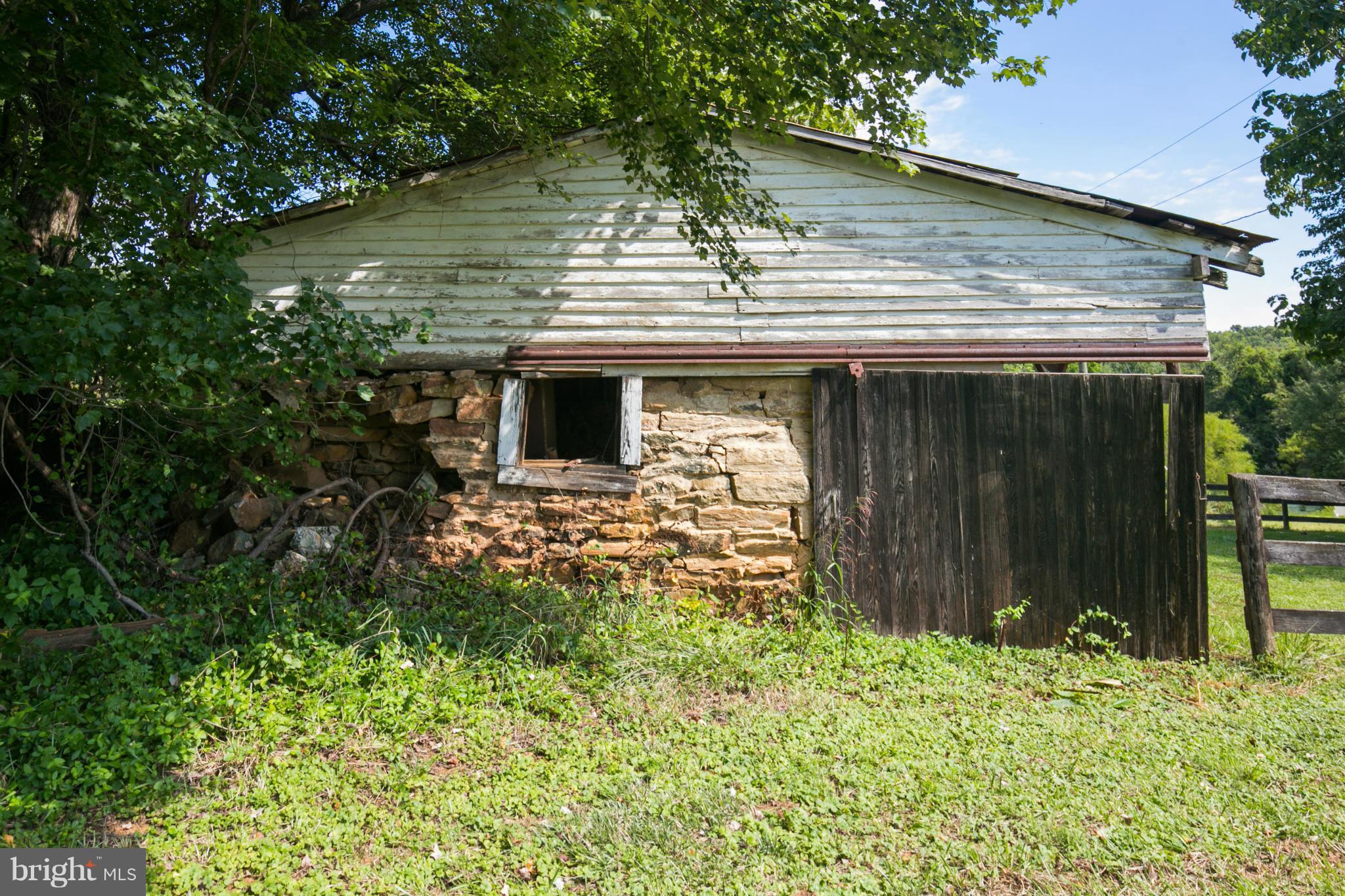 6084 Old Bust Head Road Broad Run, VA 20137 - Photo 23 of 30 Barn