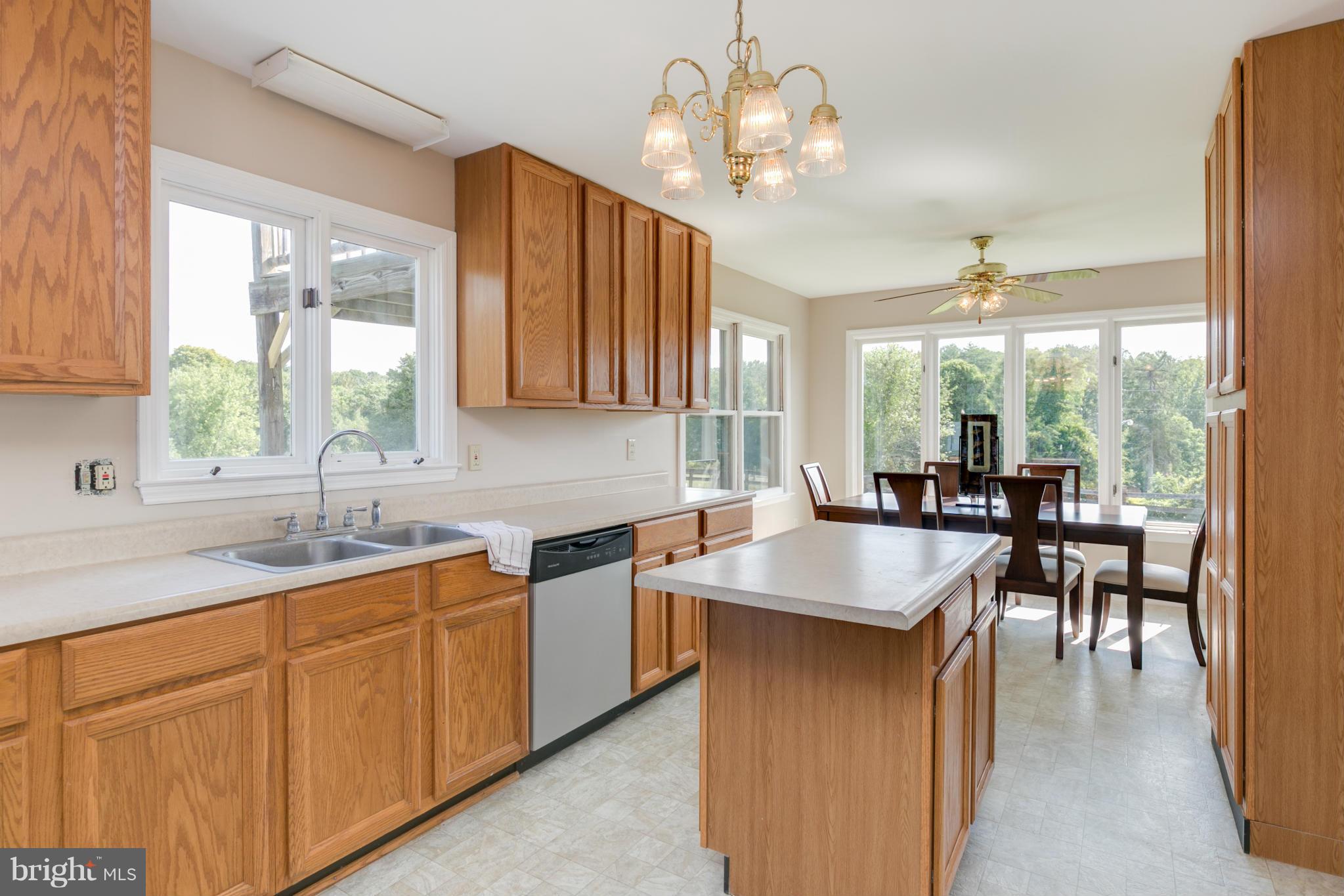 6084 Old Bust Head Road Broad Run, VA 20137 - Photo 5 of 30 Kitchen