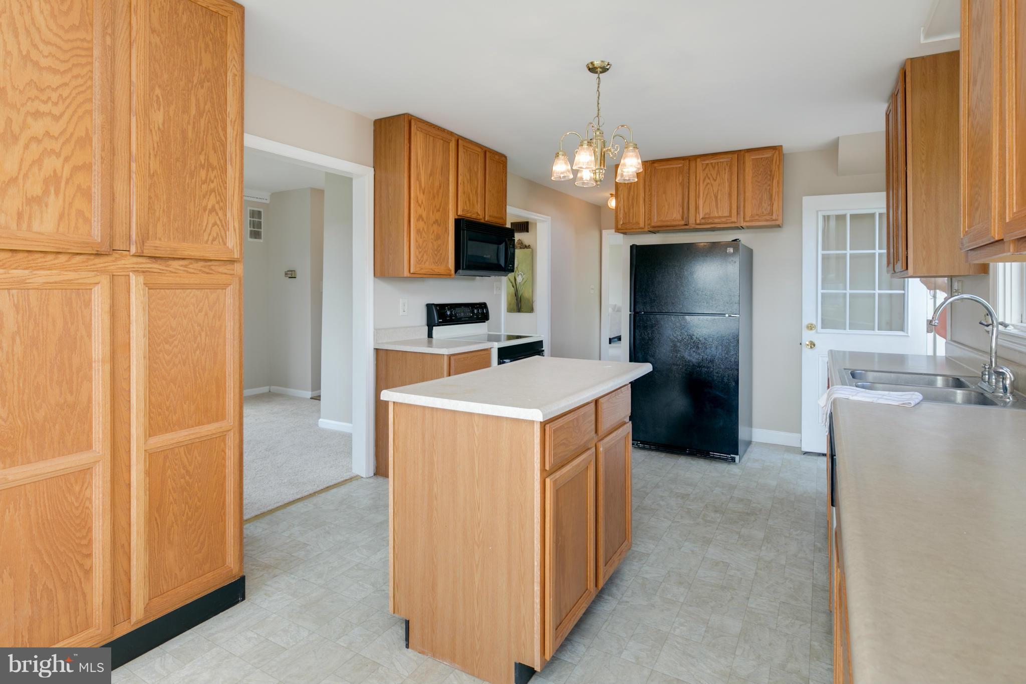 6084 Old Bust Head Road Broad Run, VA 20137 - Photo 7 of 30 Kitchen