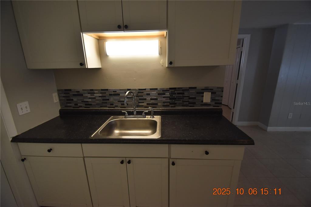 401 Milwaukee Avenue, Unit 401 Dunedin, FL 34698 - Photo 14 of 23 a close view of kitchen countertops and stove