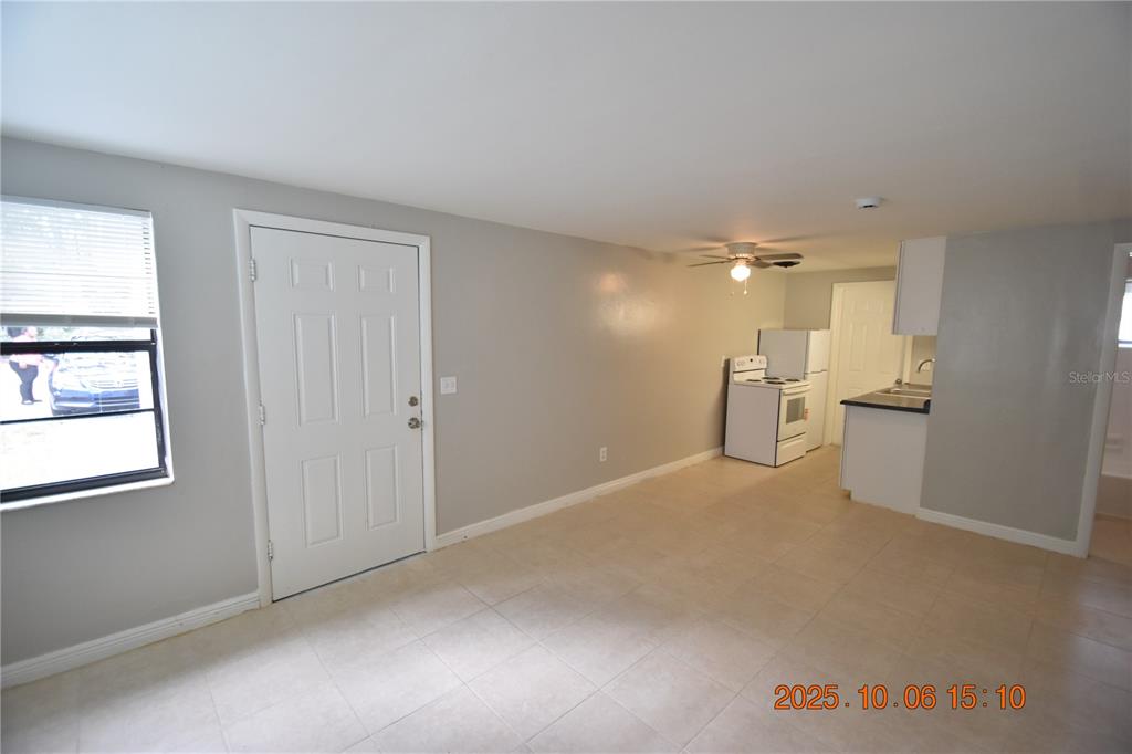 401 Milwaukee Avenue, Unit 401 Dunedin, FL 34698 - Photo 8 of 23 a view of a livingroom with a furniture