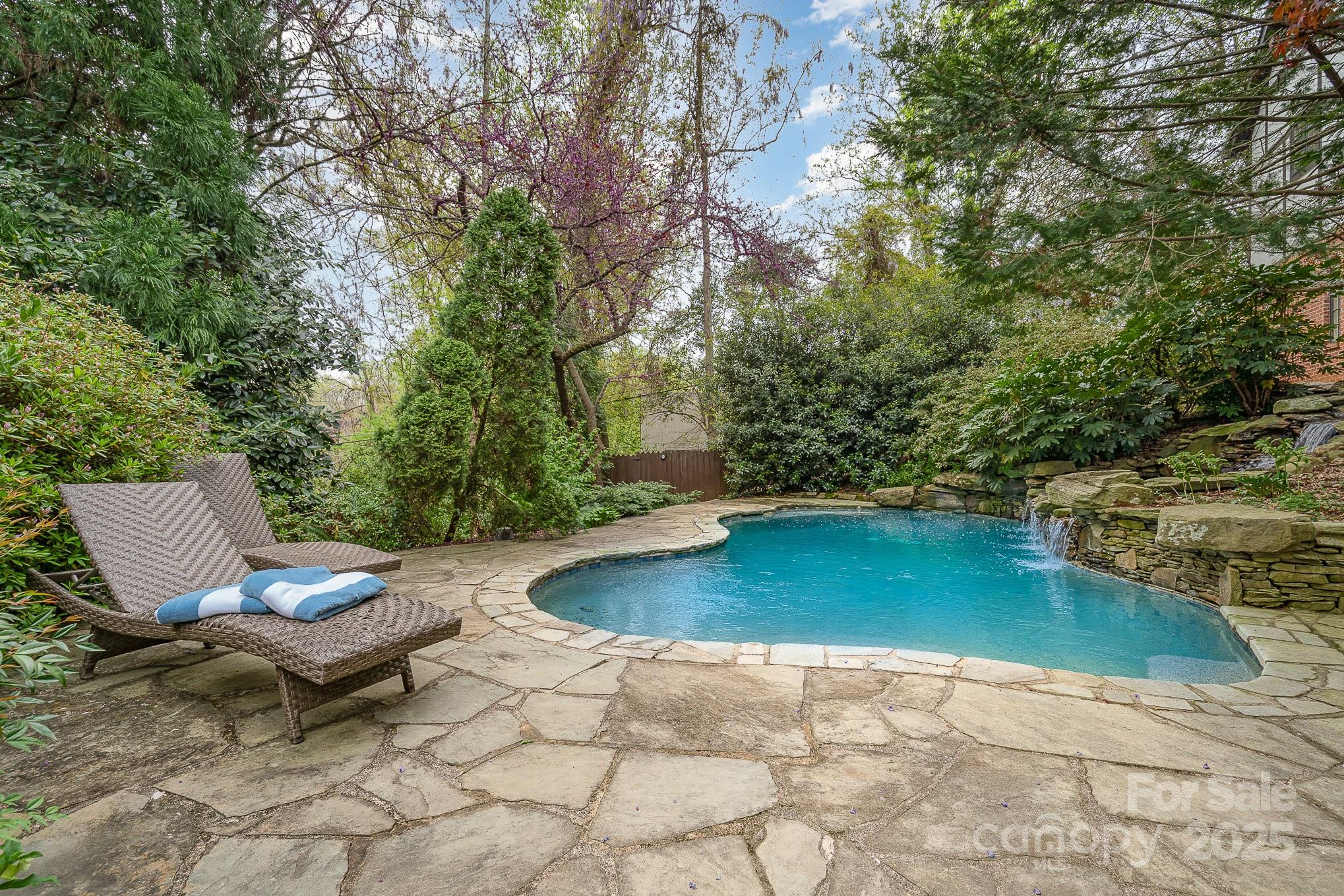 2120 Malvern Road Charlotte, NC 28207 - Photo 33 of 48 a view of a backyard with sitting area