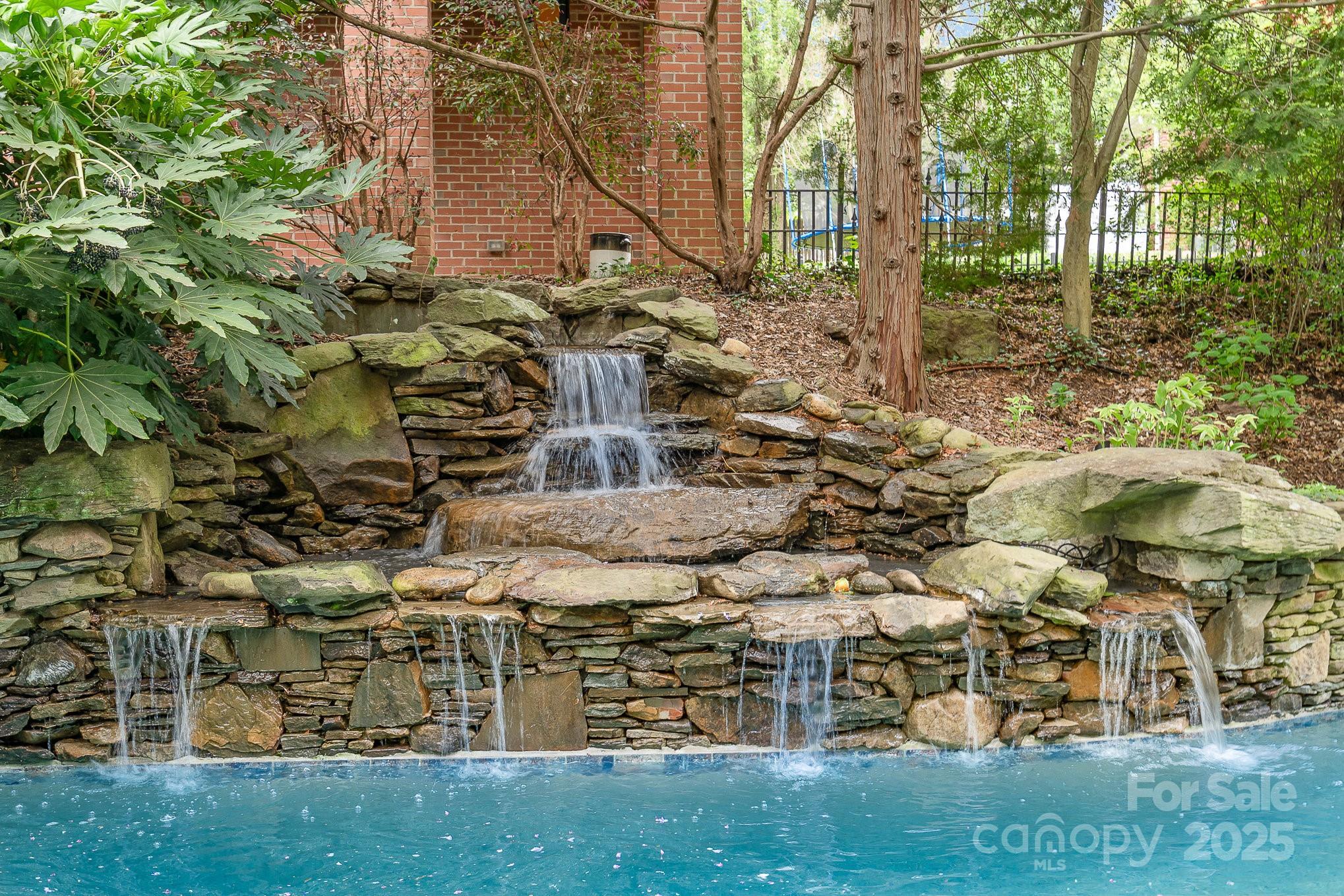 2120 Malvern Road Charlotte, NC 28207 - Photo 35 of 48 a view of yard