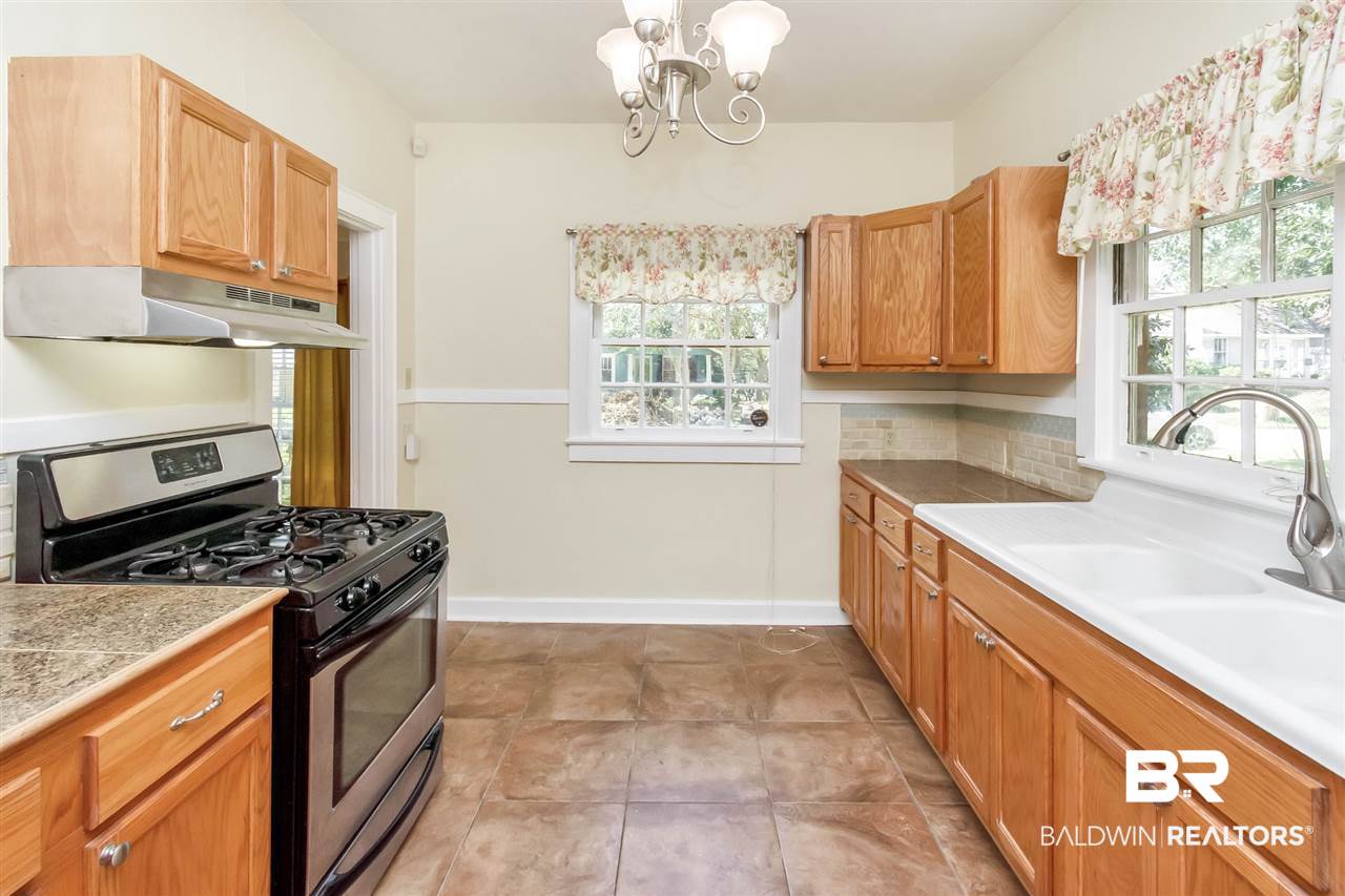 120 Margaret Street Mobile, AL 36607 - Photo 13 of 38