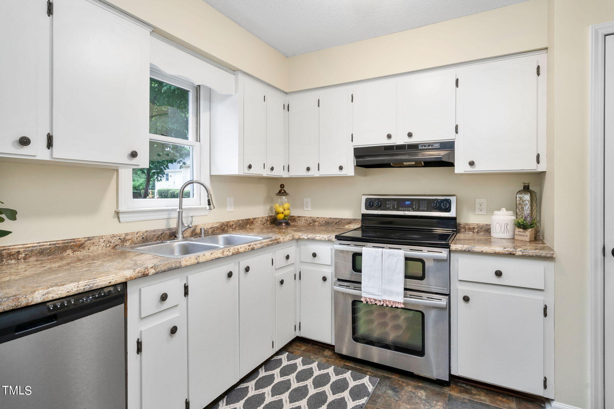 1622 Roanoke Street Raleigh, NC 27606 - Photo 8 of 38 13-web-or-mls-1622-roanoke-st