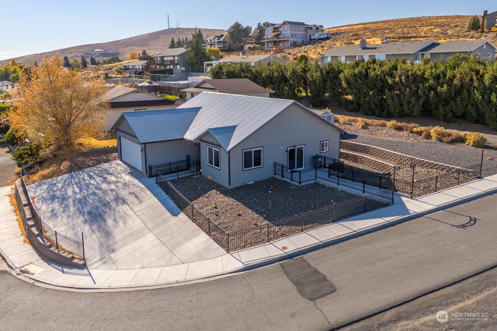 481 Patrick Road Ephrata, WA 98823 - Photo 35 of 39 a view of a terrace with a table and chairs