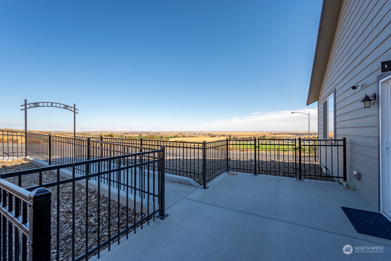 481 Patrick Road Ephrata, WA 98823 - Photo 4 of 39 a view of a balcony with an ocean view