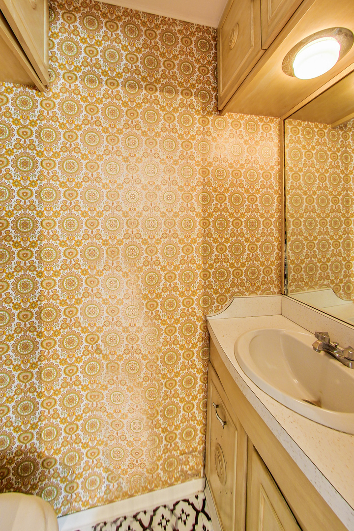 1604 Oakton Street Park Ridge, IL 60068 - Photo 12 of 23 a bathroom with a sink and a shower