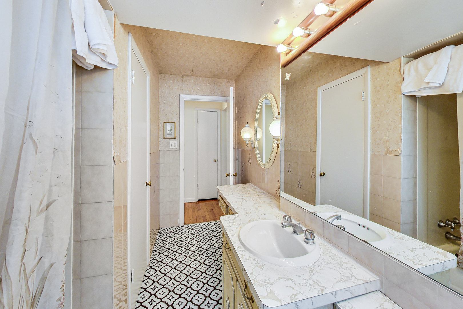 1604 Oakton Street Park Ridge, IL 60068 - Photo 16 of 23 a bathroom with a tub sink and mirror