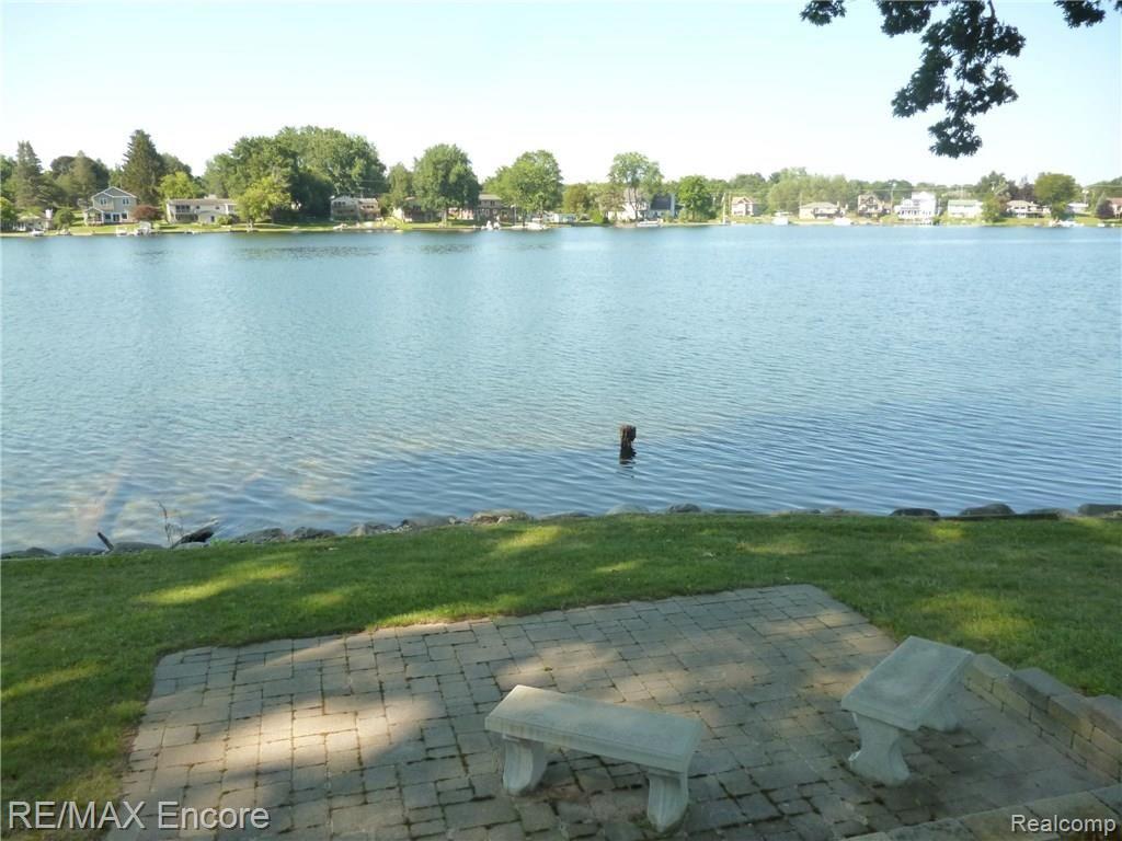 9589 Cherrywood Road Clarkston, MI 48348 - Photo 41 of 46 Fish, swim relax .