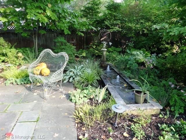 775 Rivenoak Street Birmingham, MI 48009 - Photo 36 of 40 FOUNTAIN