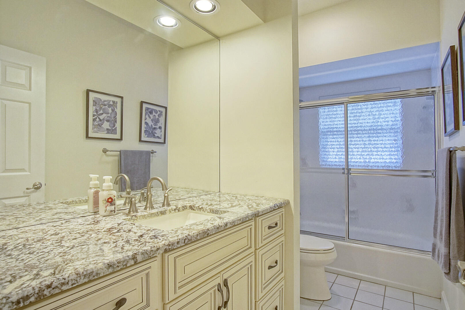 10324 Inverness Way Port St. Lucie, FL 34986 - Photo 26 of 70 Guest bathroom
