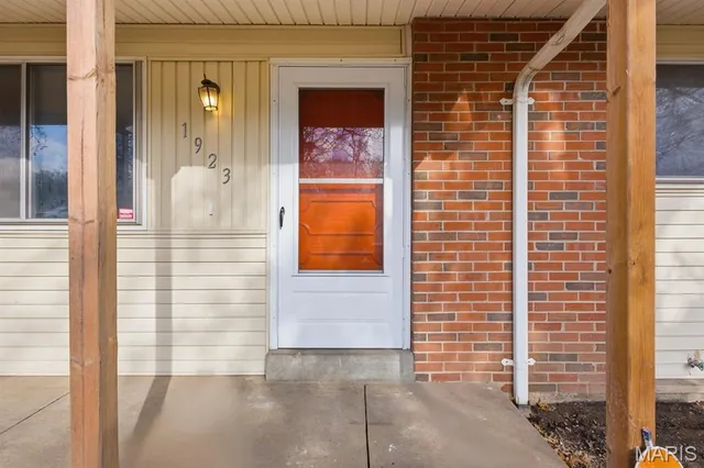 $154,900 | 1923 Nashua Drive, Dellwood, MO 63136