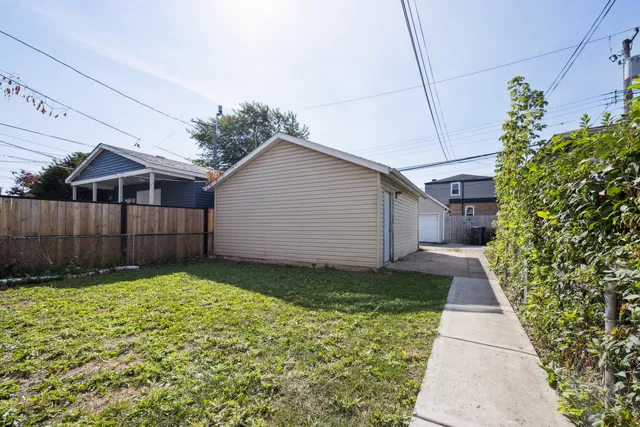 a view of a back yard of the house