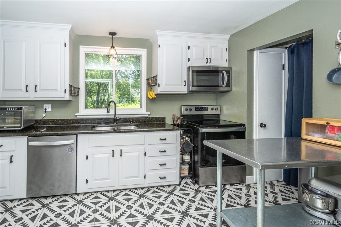 1025 Andros Road Richmond, VA 23225 - Photo 11 of 37 a kitchen with stainless steel appliances granite countertop a stove a sink and a refrigerator