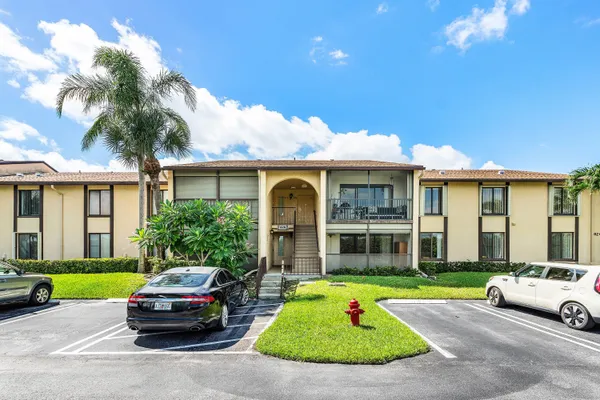 $2,000 | 826 Sky Pine Way, Unit D1, Greenacres, FL 33415