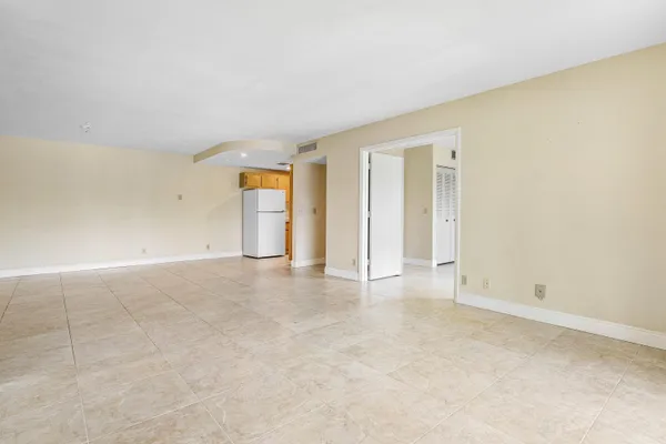 $2,000 | 826 Sky Pine Way, Unit D1, Greenacres, FL 33415