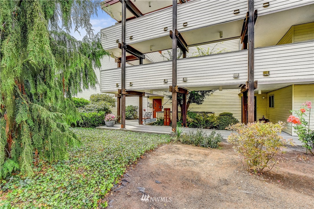 8516 196th Street Southwest, Unit 212 Edmonds, WA 98026 - Photo 2 of 23 Gallery Image 2