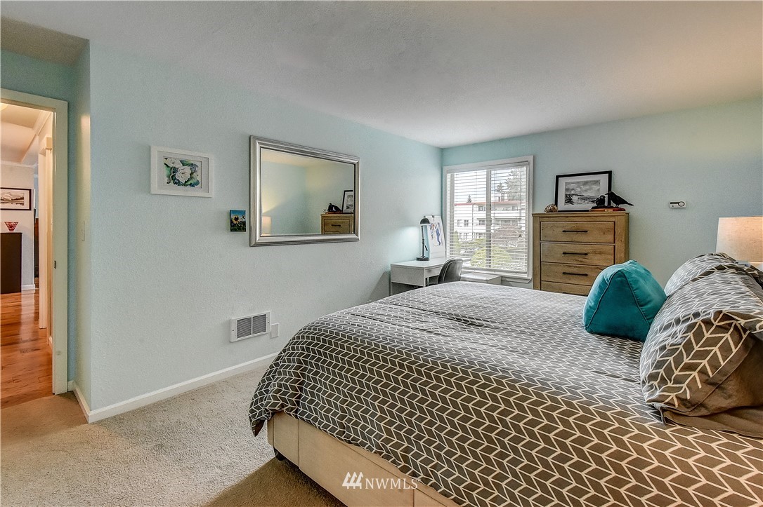 8516 196th Street Southwest, Unit 212 Edmonds, WA 98026 - Photo 4 of 23 Gallery Image 4