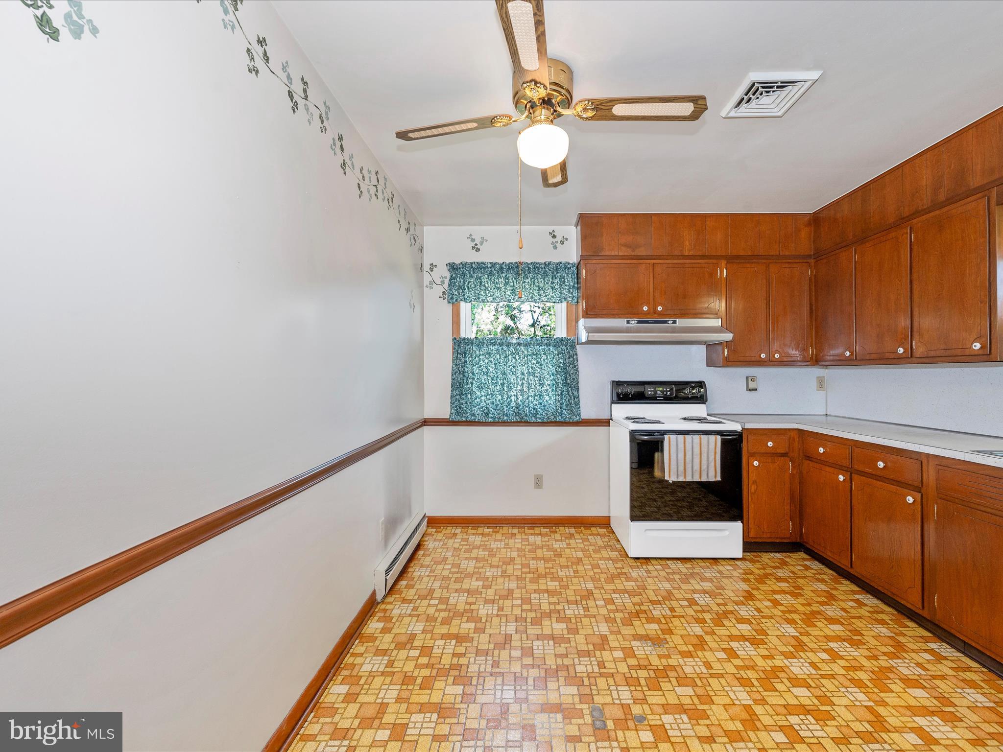 333 Wakefield Road Hagerstown, MD 21740 - Photo 11 of 51 Dining Area