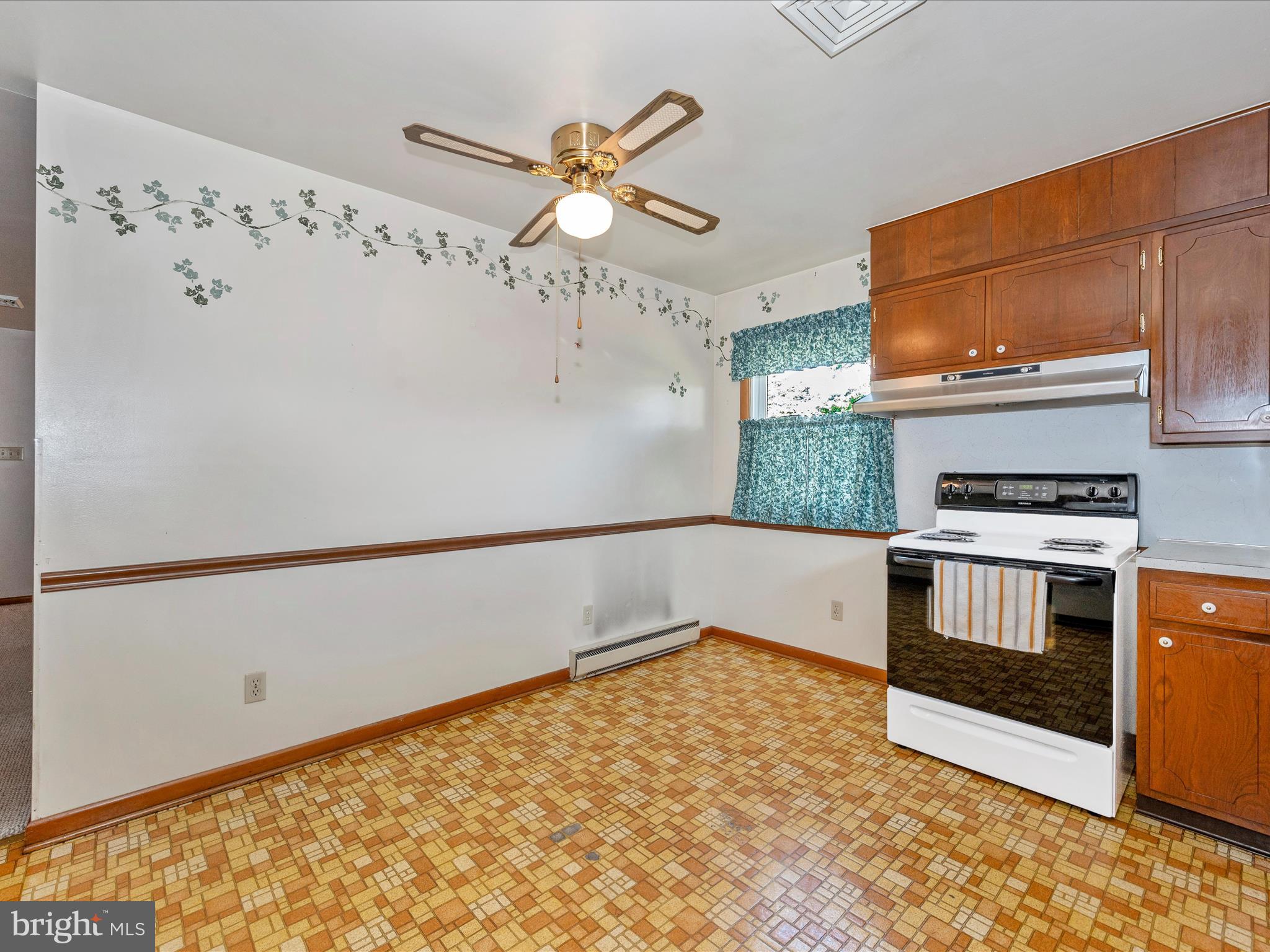 333 Wakefield Road Hagerstown, MD 21740 - Photo 13 of 51 Dining Area