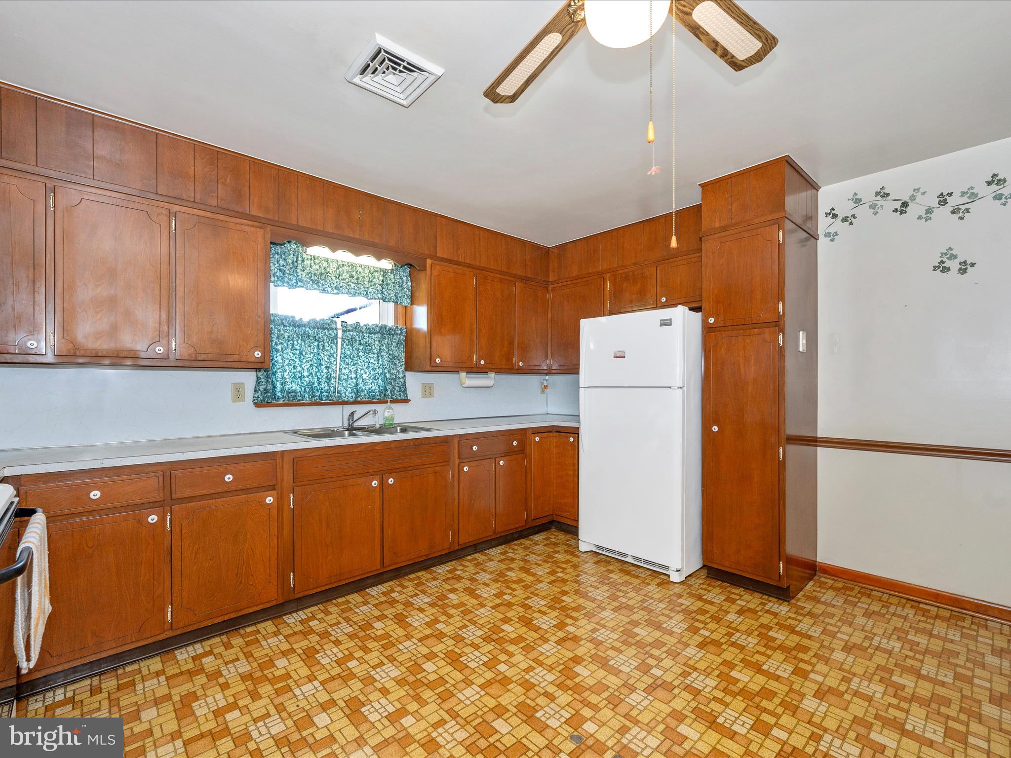 333 Wakefield Road Hagerstown, MD 21740 - Photo 17 of 51 Kitchen