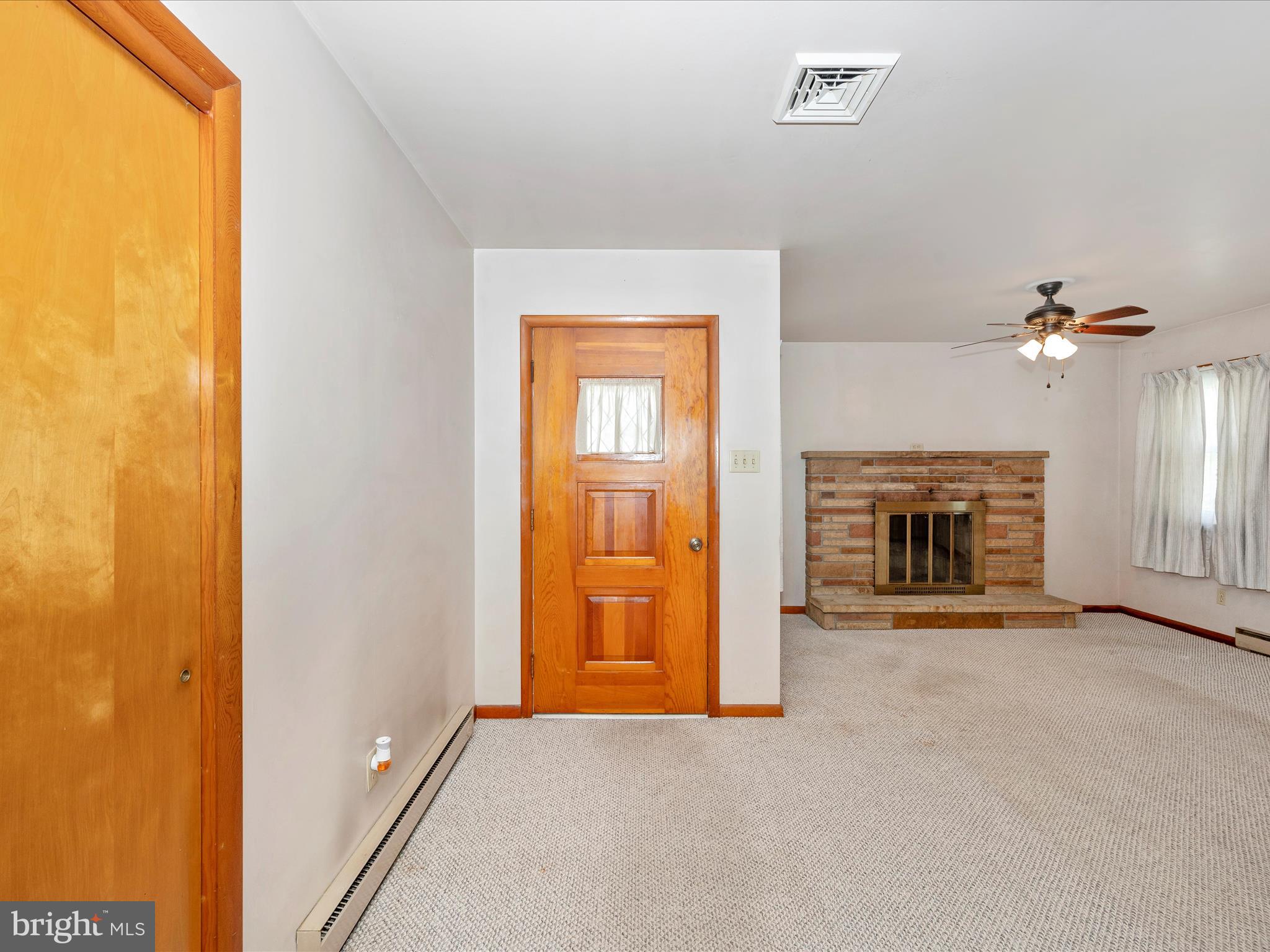 333 Wakefield Road Hagerstown, MD 21740 - Photo 3 of 51 Entry