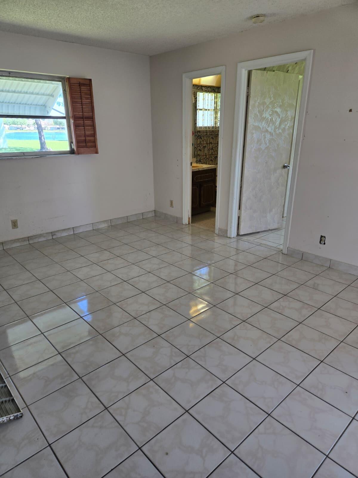 1050 Northwest 90th Way Plantation, FL 33322 - Photo 23 of 37 SALA 14