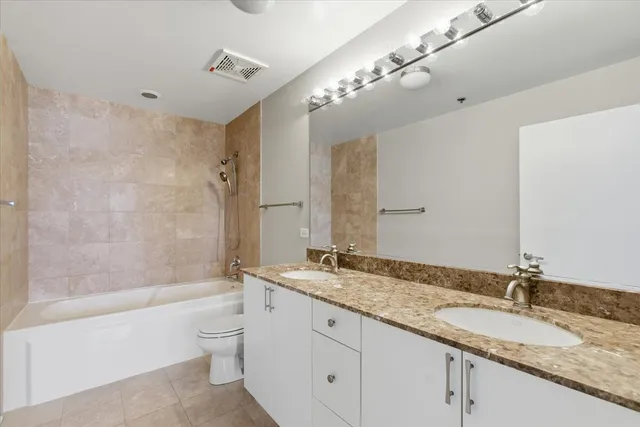 $3,750 | 740 West Fulton Street, Unit 905, Chicago, IL 60661