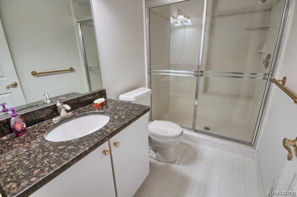2925 Cranbrook Ridge Court Rochester, MI 48306 - Photo 22 of 37 4th_Bedrooms_Bathoom.jpg