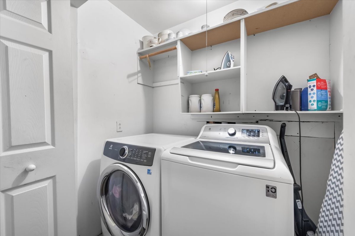 26 Glen Echo Road Elgin, IL 60120 - Photo 16 of 34 a utility room with dryer washer and empty racks