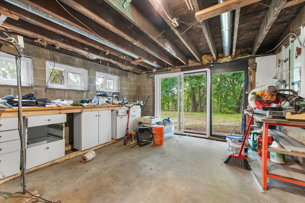 26 Glen Echo Road Elgin, IL 60120 - Photo 20 of 34 a living room with furniture a flat screen tv and a large window