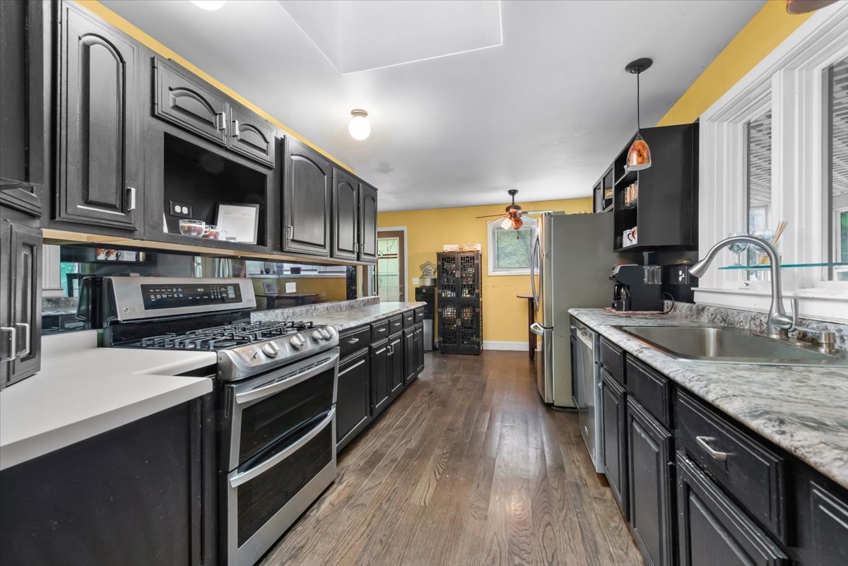 26 Glen Echo Road Elgin, IL 60120 - Photo 3 of 34 a kitchen with stainless steel appliances granite countertop a stove a sink and a refrigerator