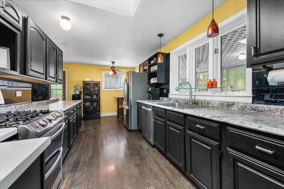 26 Glen Echo Road Elgin, IL 60120 - Photo 4 of 34 a kitchen with stainless steel appliances granite countertop a stove and a sink