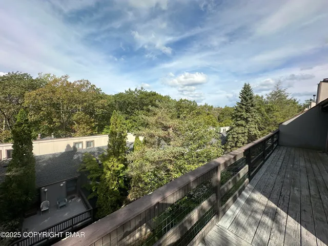 $467,000 | 63 Slalom Way, Tannersville, PA 18372