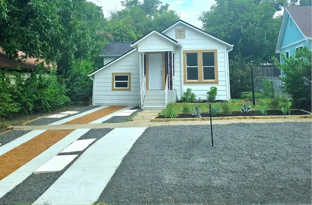 a view of a house with backyard and a small yard